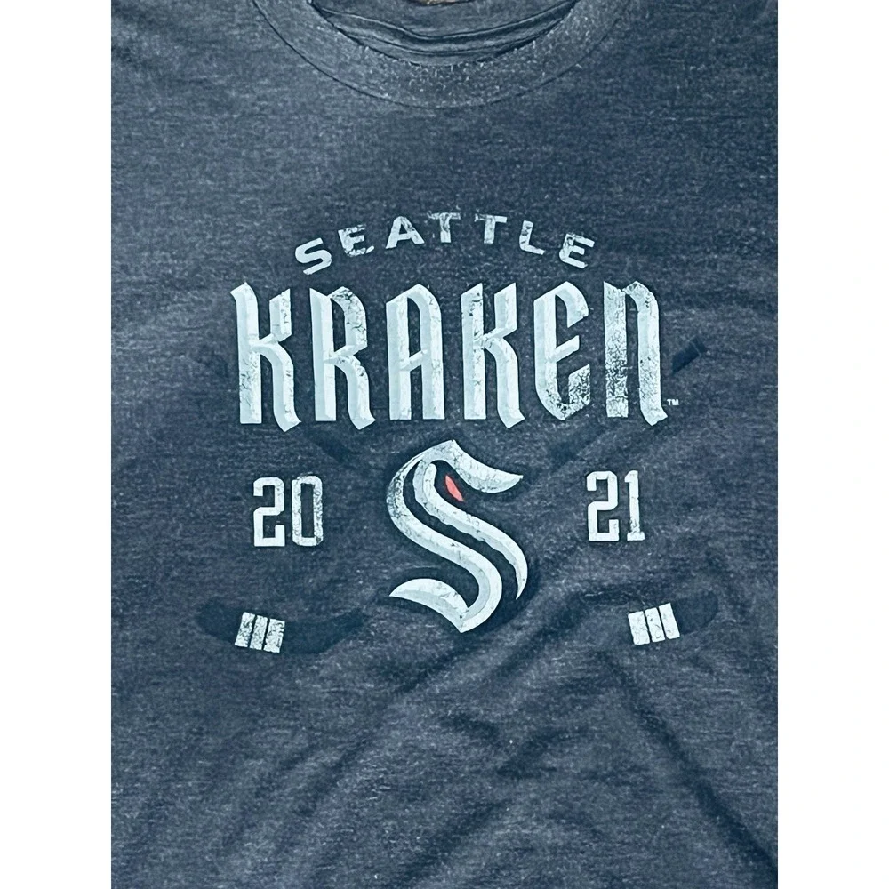 Men's L/XL Seattle Dark Grey Blue Kraken Adidas Fanatics 2021‎ Season T-Shirt.